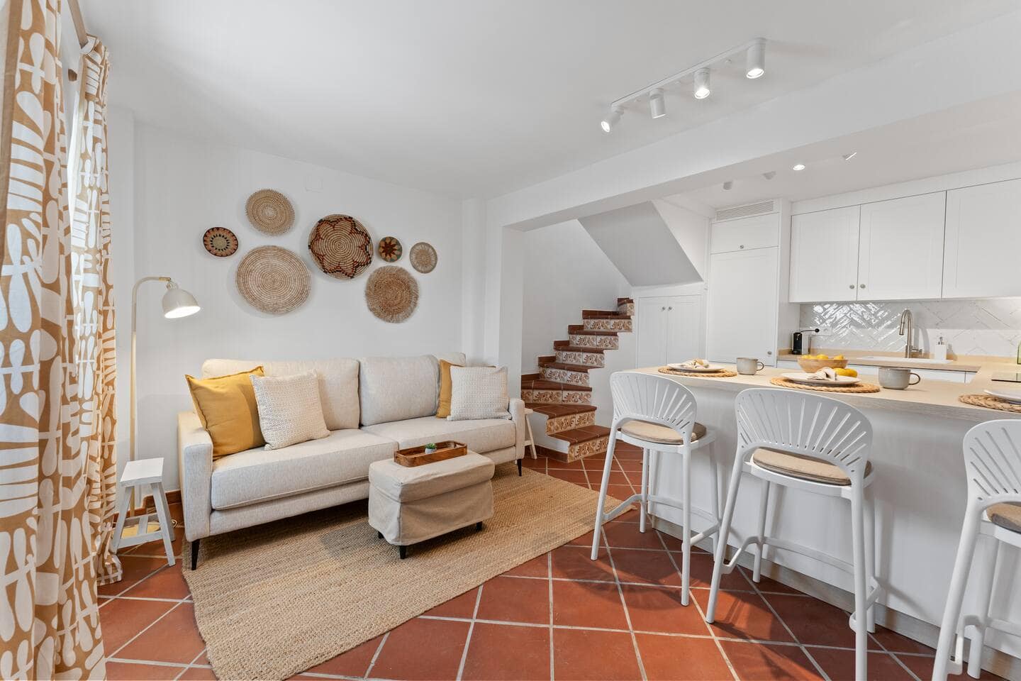Lounge with wall baskets, staircase and kitchen bar